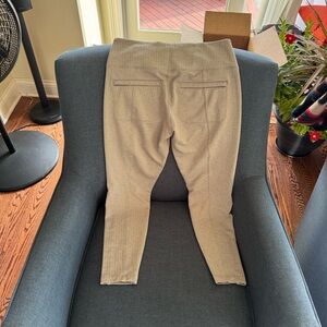 Athleta Herringbone Leggings in Tan with back pockets great shape